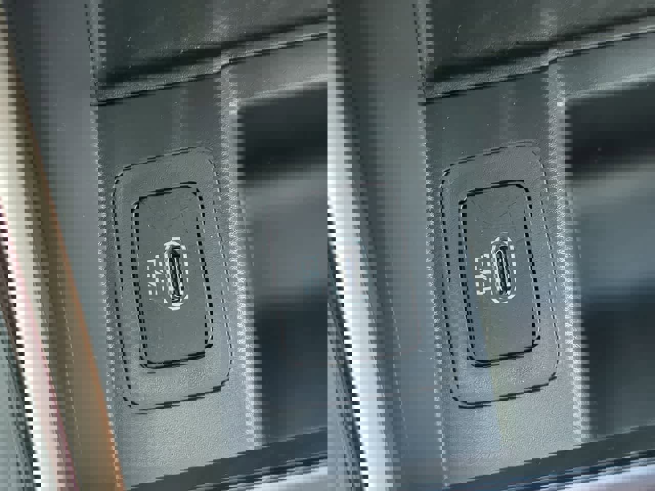 Certified 2026 Land Rover Range Rover Velar Dynamic SE image 33