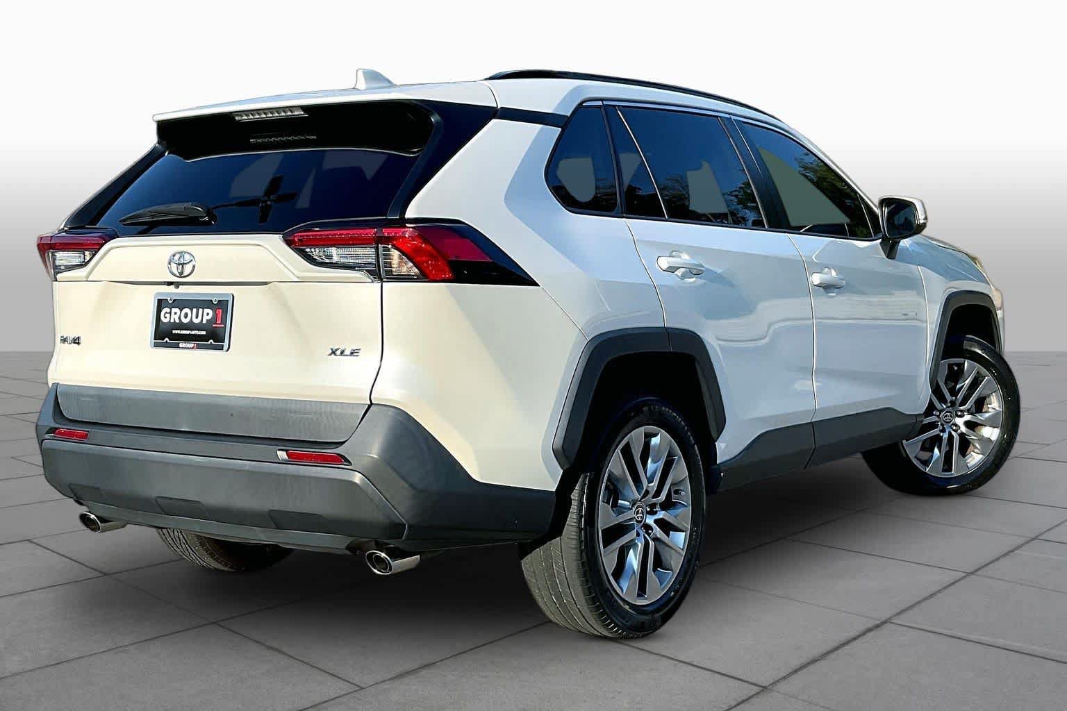 Used 2022 Toyota RAV4 XLE Premium FWD image 13