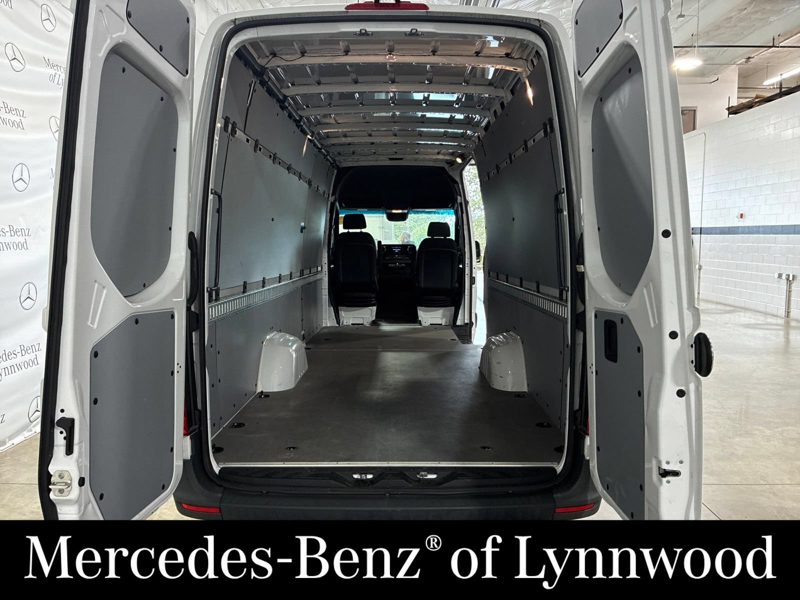 Used 2023 Mercedes-Benz Sprinter 2500 image 8