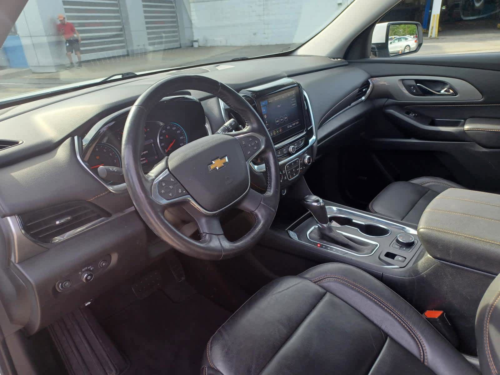 Used 2020 Chevrolet Traverse LT w/ LT Premium Package AWD/4WD image 8