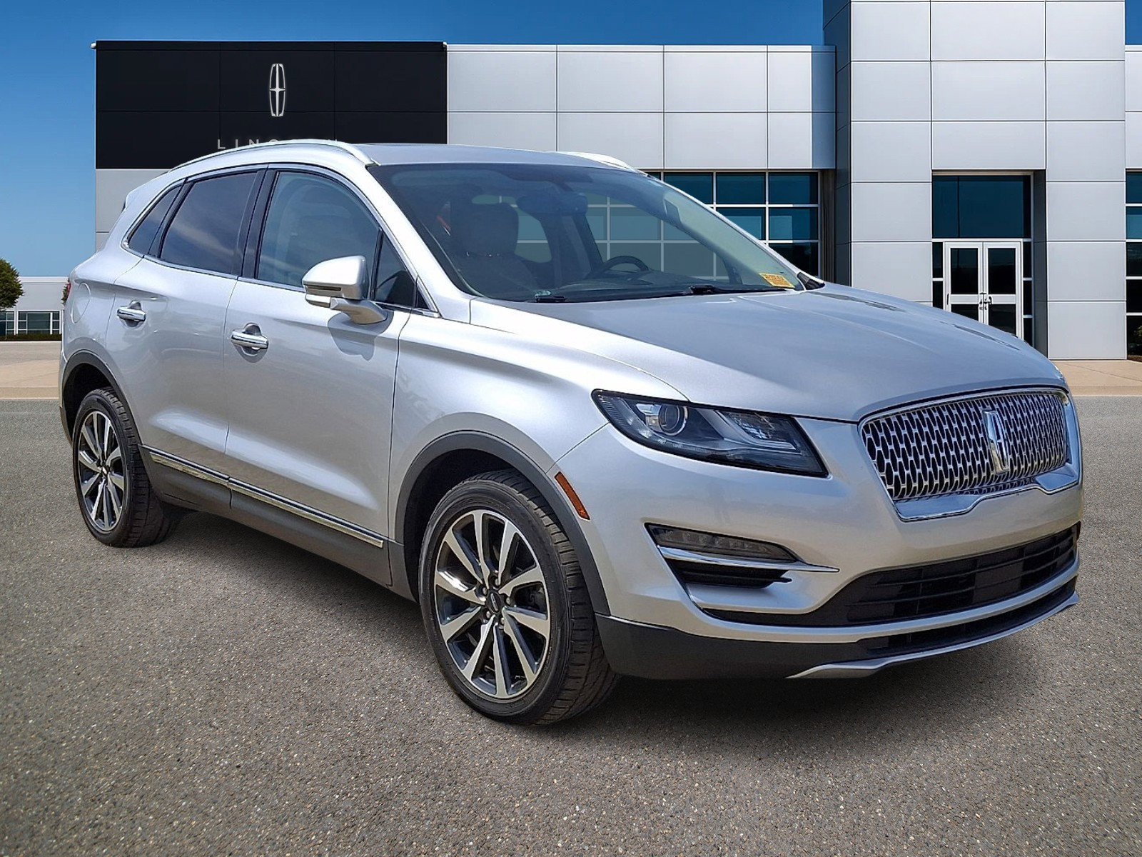 Used 2019 Lincoln MKC Reserve image 1