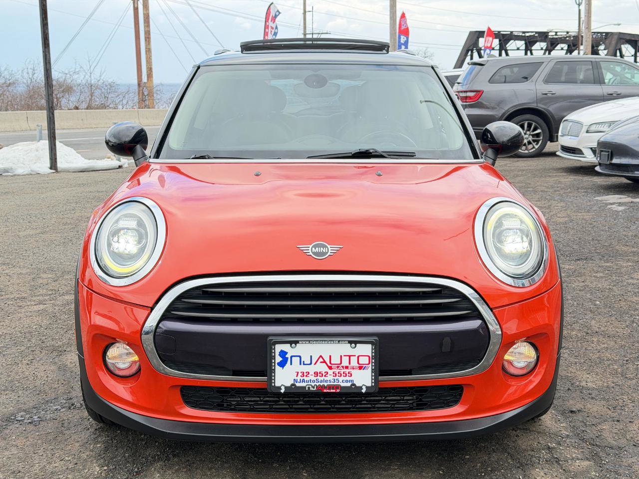Used 2019 MINI Cooper 2-Door Hardtop w/ Storage Package image 95