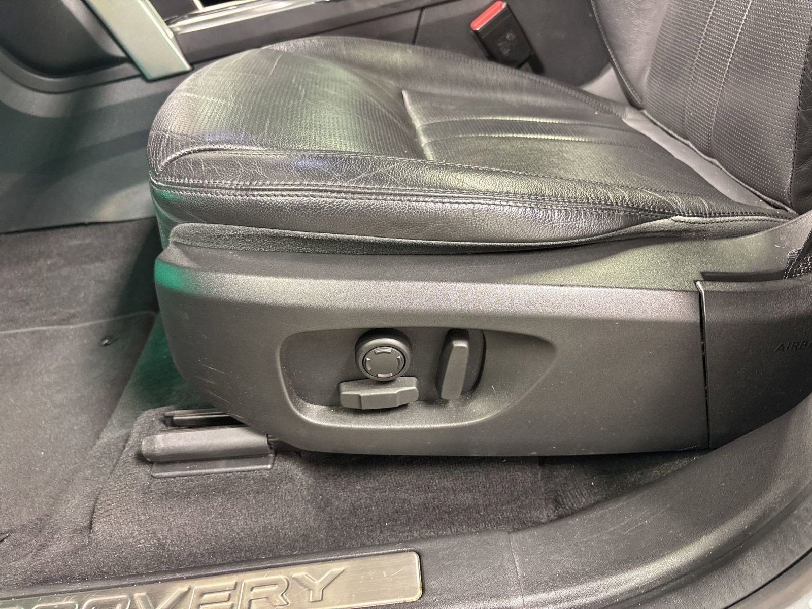 Used 2018 Land Rover Discovery Sport HSE image 13