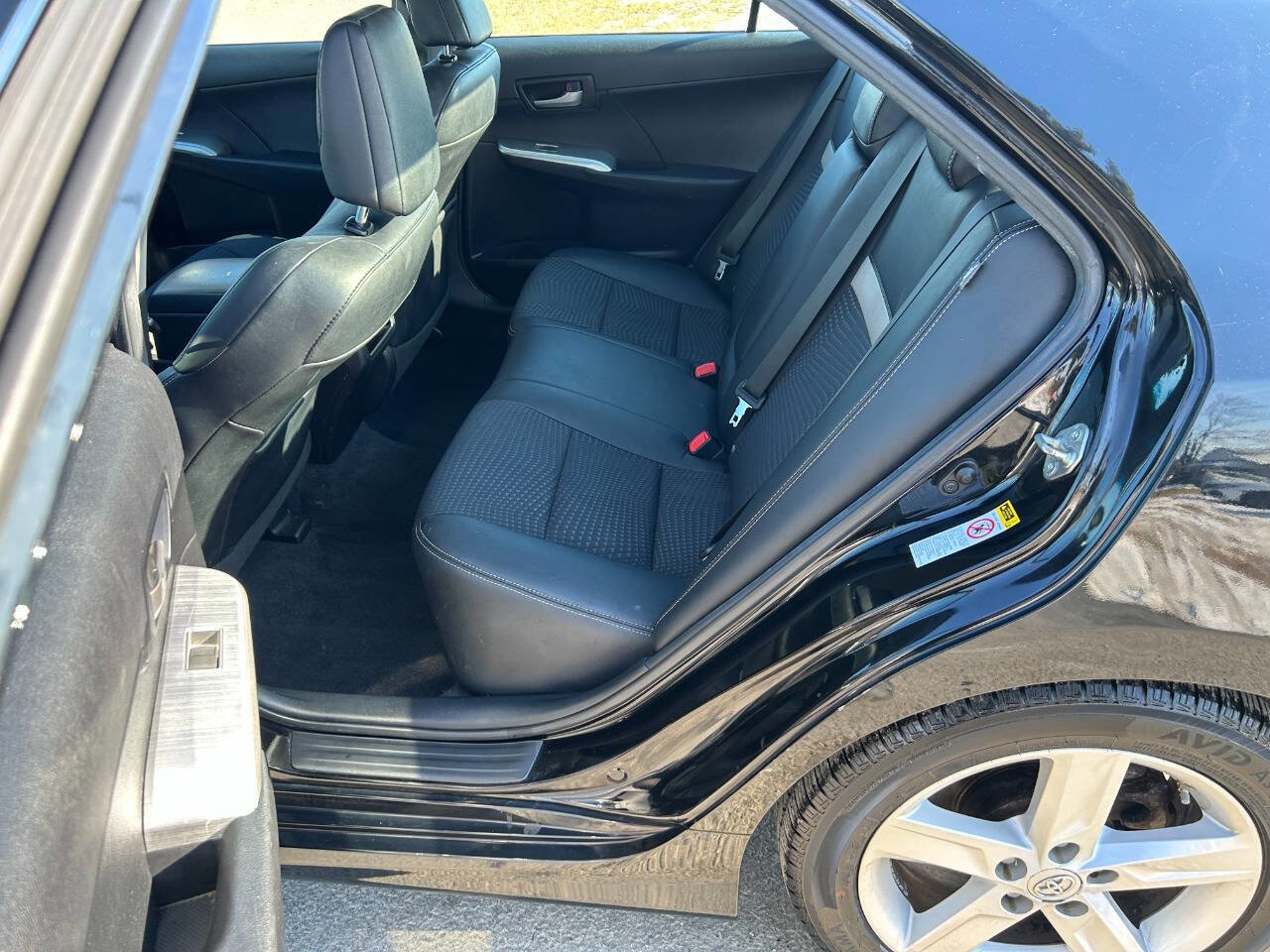 Used 2014 Toyota Camry SE w/ Moonroof Package FWD image 14