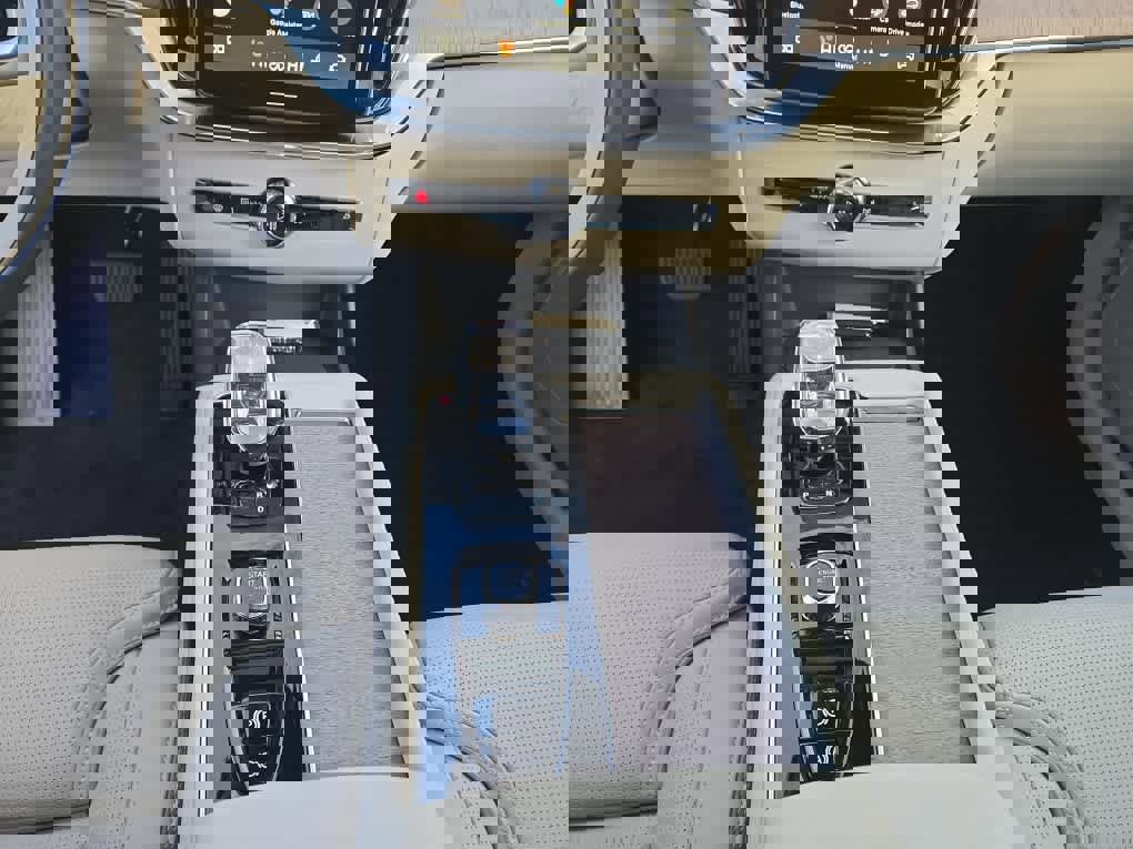 New 2026 Volvo XC90 T8 Ultra w/ Protection Package Premier image 19