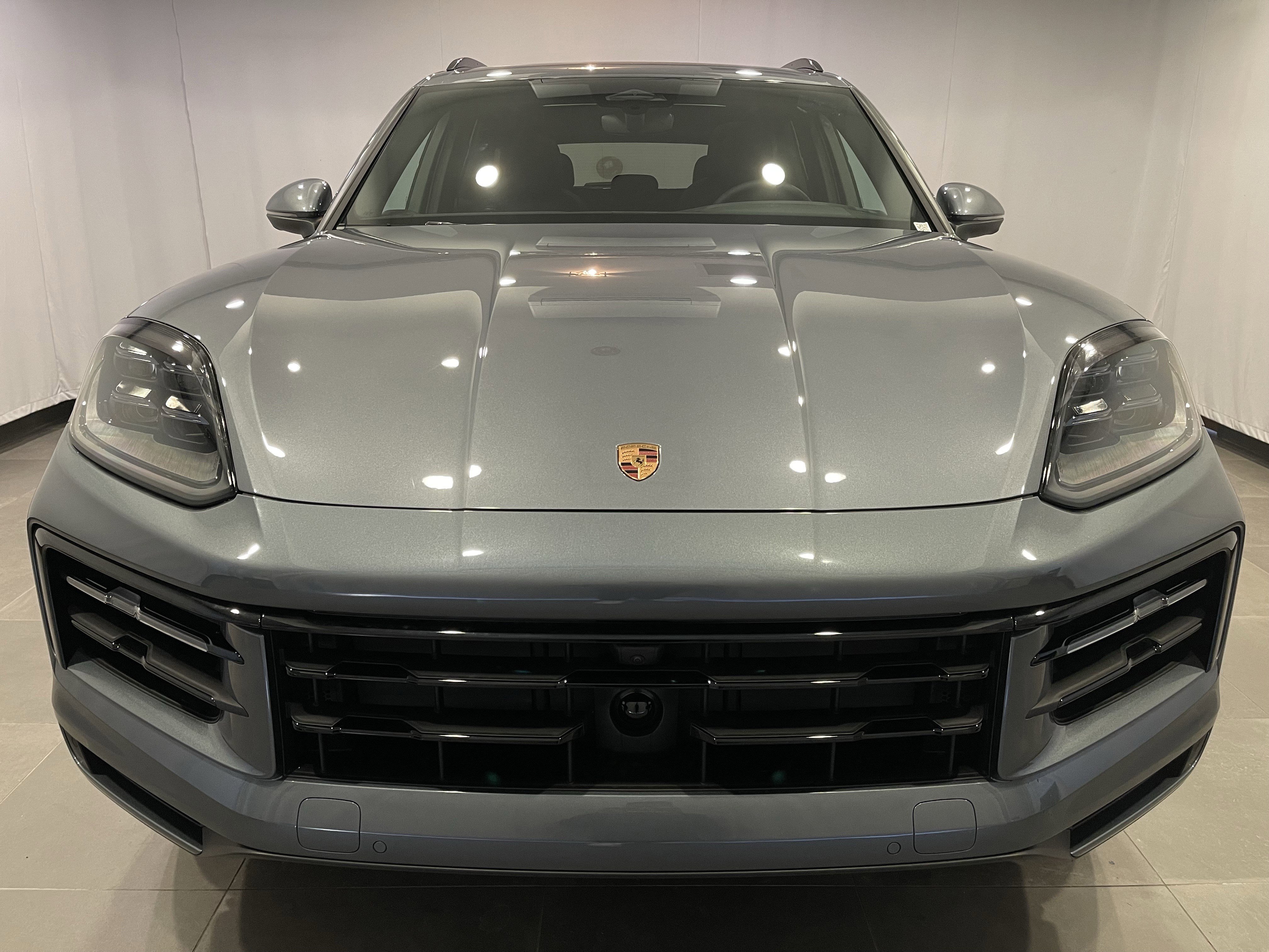 Used 2026 Porsche Cayenne image 2
