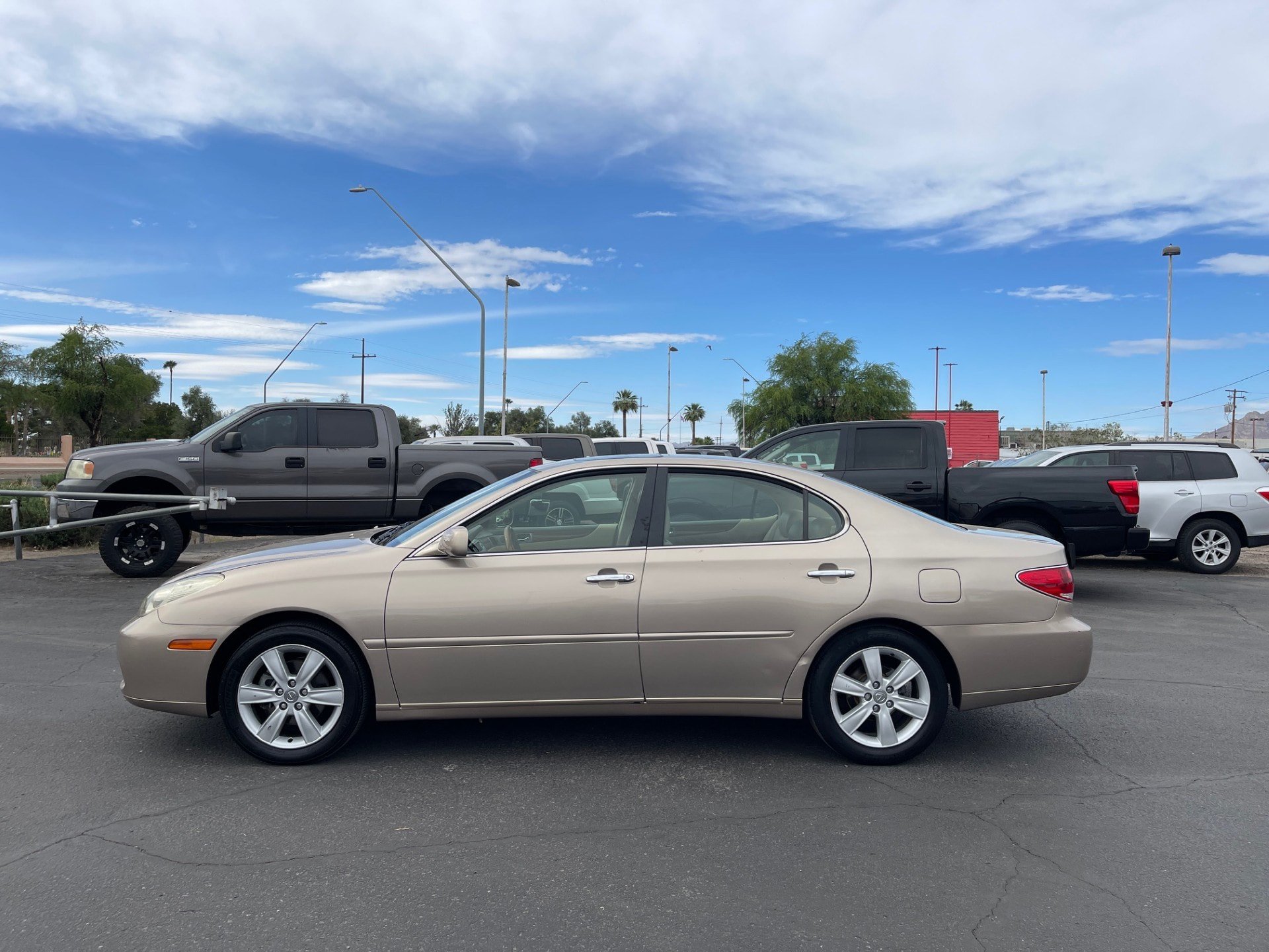 Used 2005 Lexus ES 330 FWD image 2
