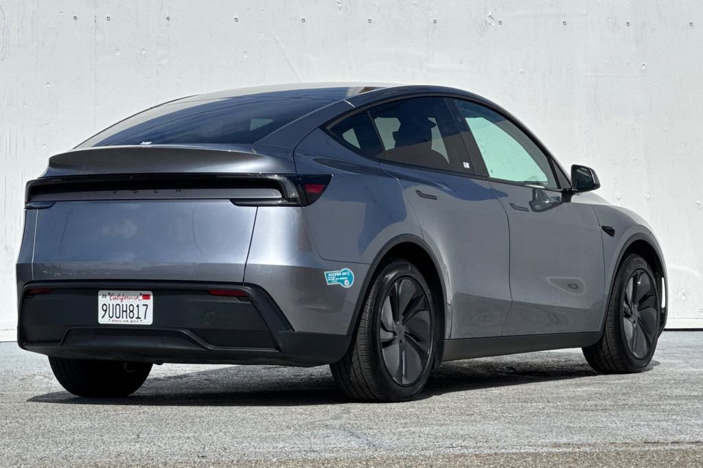 Used 2026 Tesla Model Y 2WD image 3