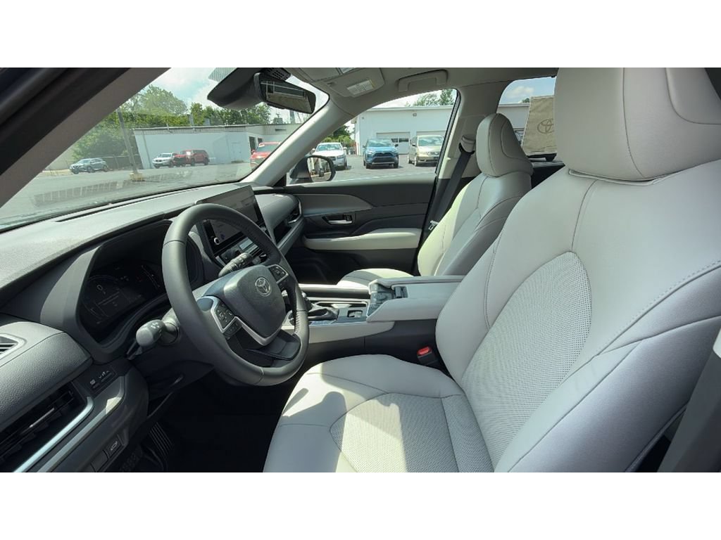 New 2026 Toyota Grand Highlander AWD image 33