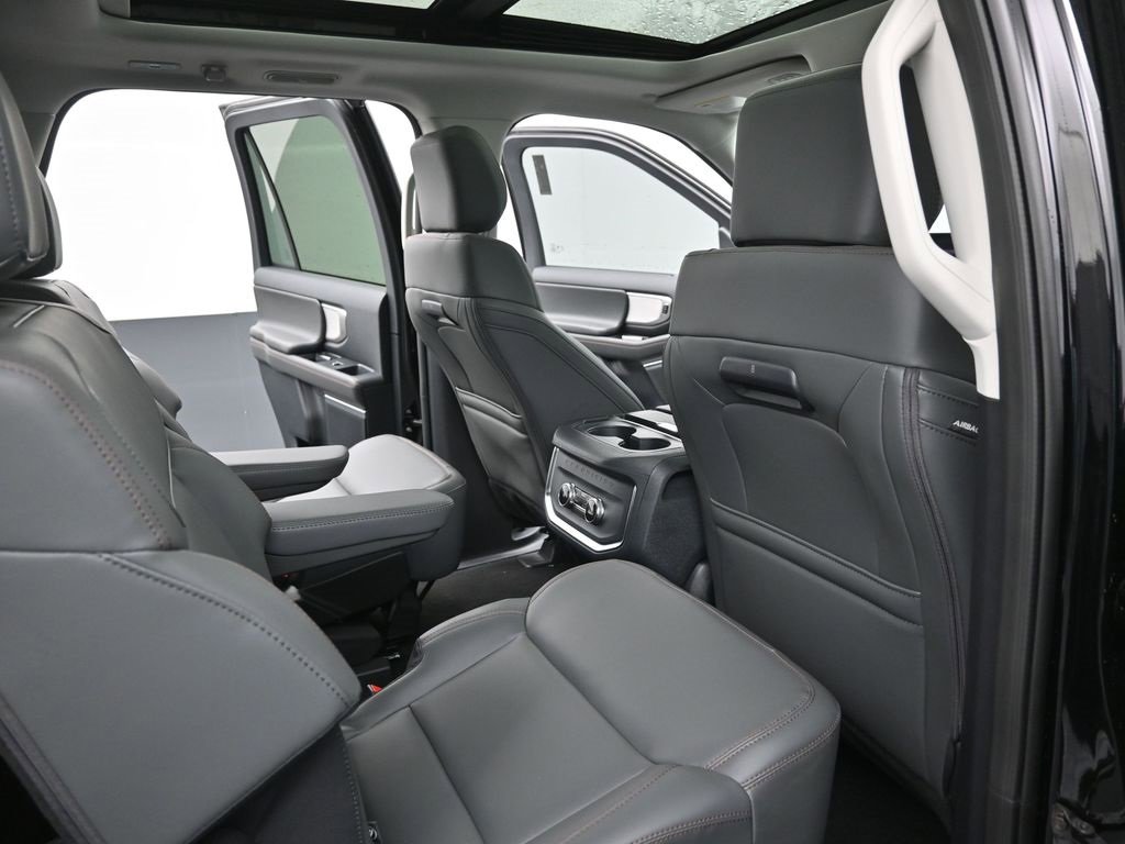 New 2025 Ford Expedition Active image 12