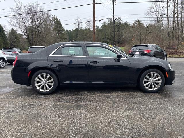 Used 2017 Chrysler 300 Touring w/ Value Package image 8