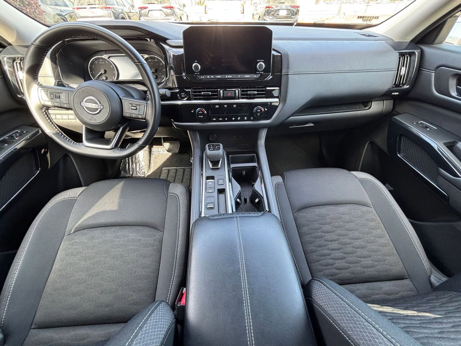 Used 2025 Nissan Pathfinder SV image 39