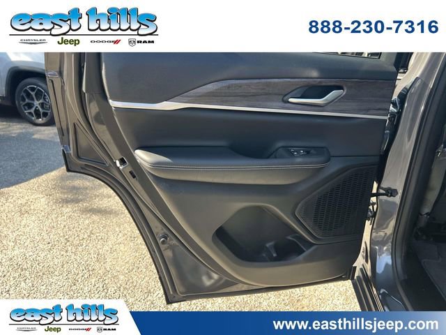 Certified 2023 Jeep Grand Cherokee Limited AWD/4WD image 18