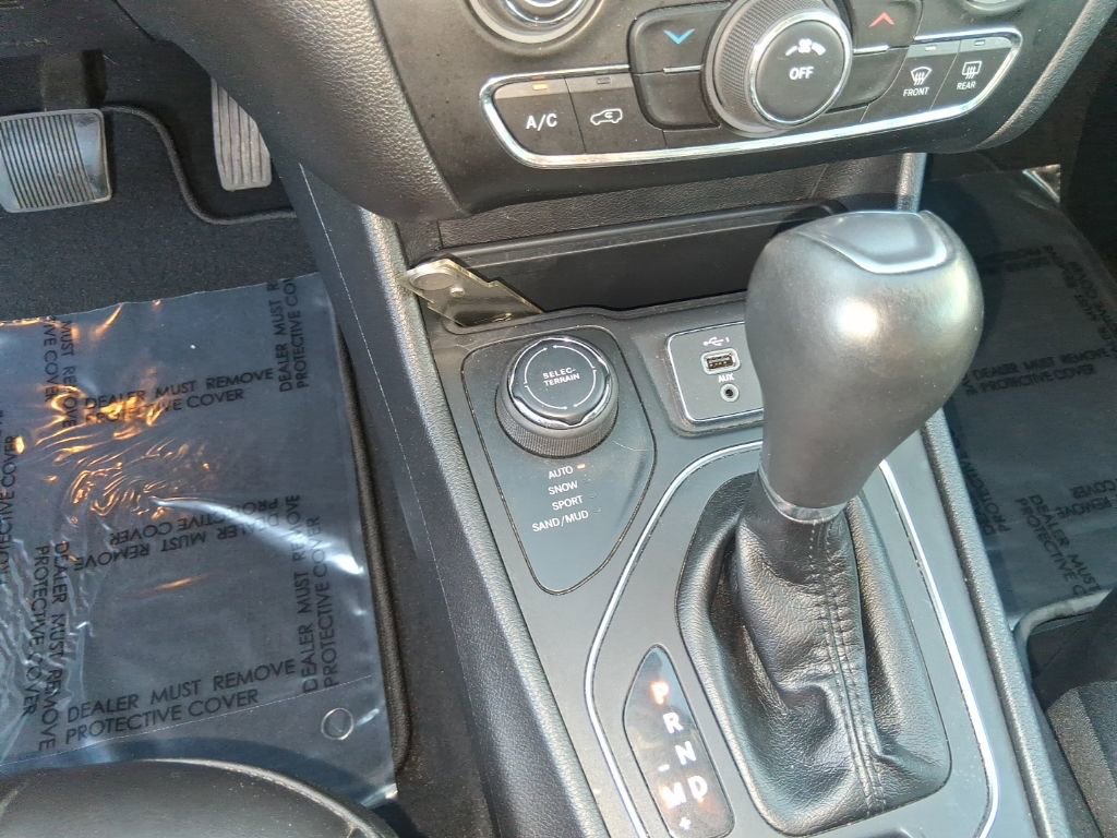 Used 2020 Jeep Cherokee Latitude Plus image 17