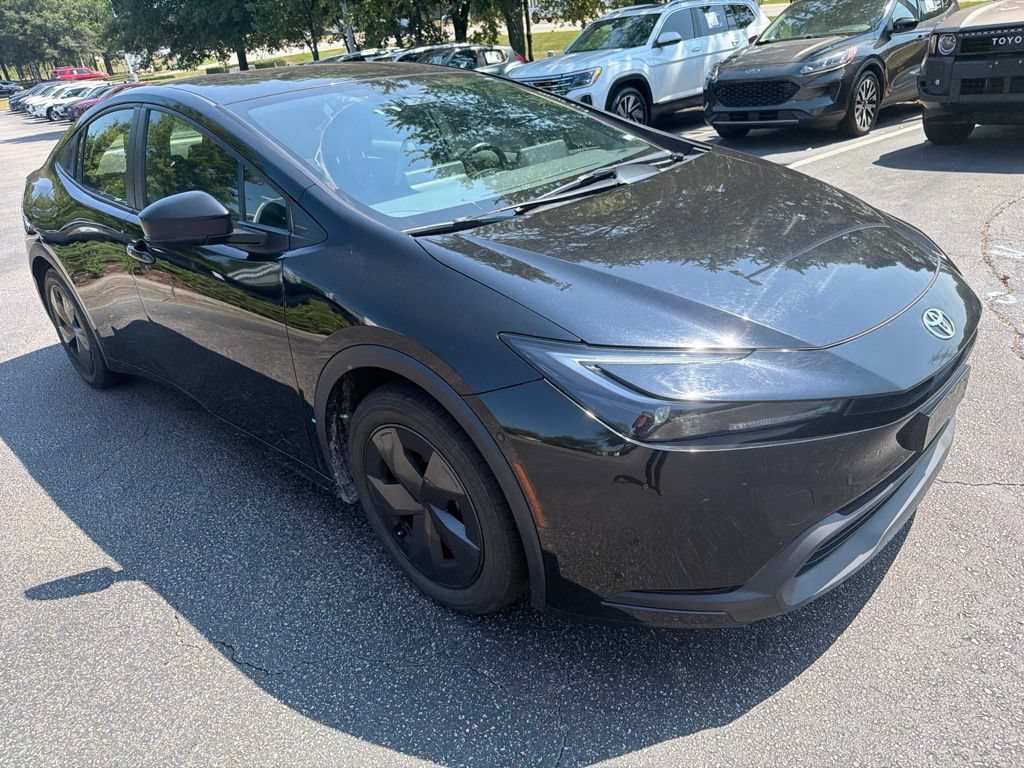Used 2024 Toyota Prius LE FWD image 4