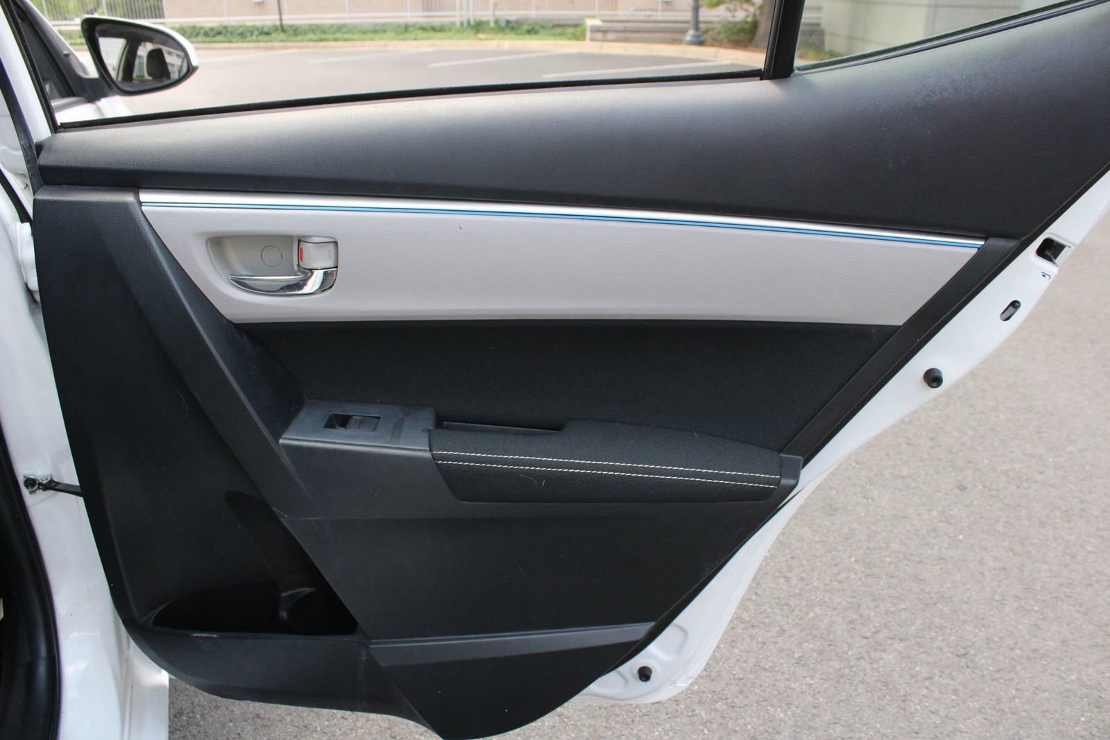 Used 2014 Toyota Corolla LE FWD image 23