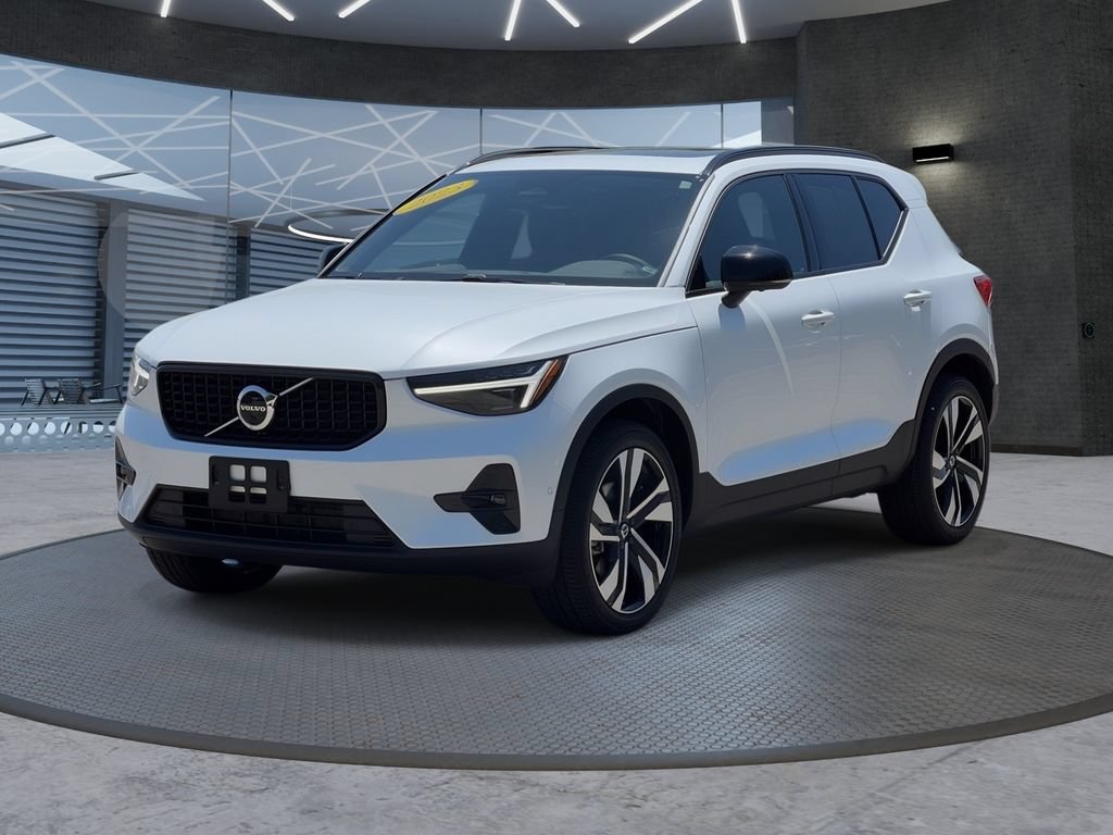 Used 2023 Volvo XC40 B5 Ultimate w/ Climate Package AWD/4WD image 2
