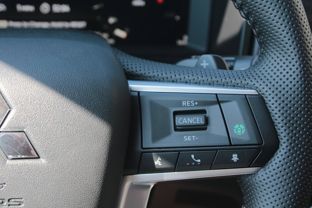 New 2025 Mitsubishi Outlander SE image 17