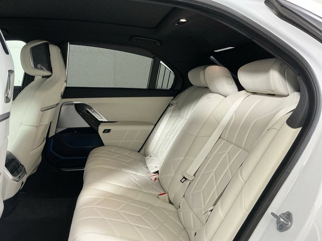 Certified 2025 BMW 760i xDrive w/ Luxury Rear Seating Package AWD/4WD image 26