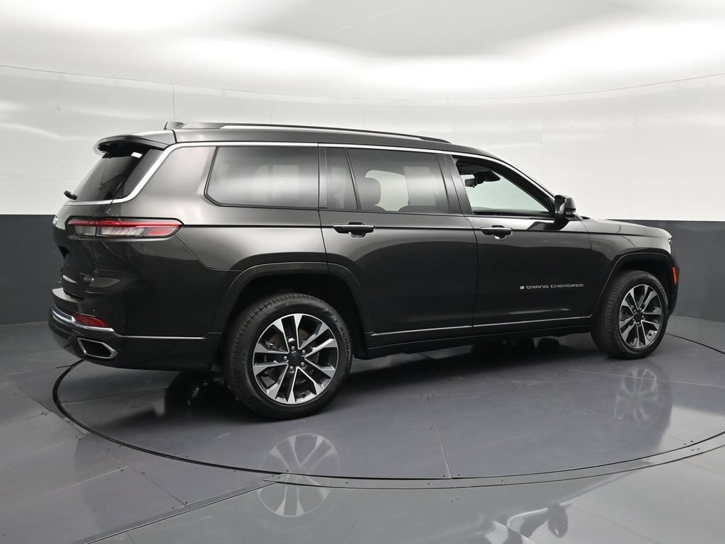 Used 2021 Jeep Grand Cherokee L Overland w/ Luxury Tech Group IV AWD/4WD image 3