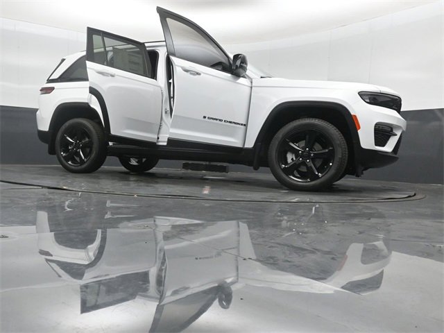 New 2025 Jeep Grand Cherokee Limited w/ Black Appearance Package image 46