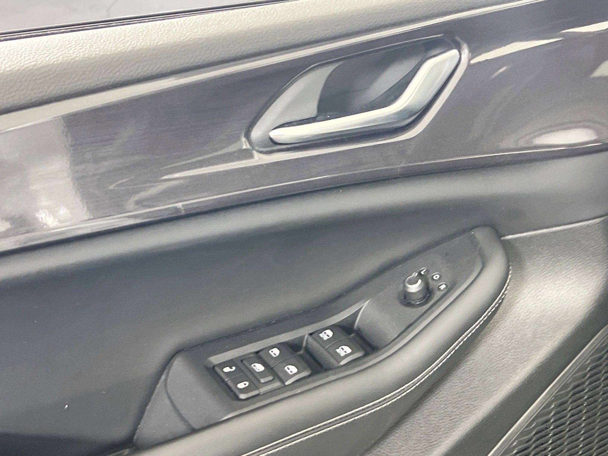 Used 2023 Jeep Grand Cherokee Altitude image 15