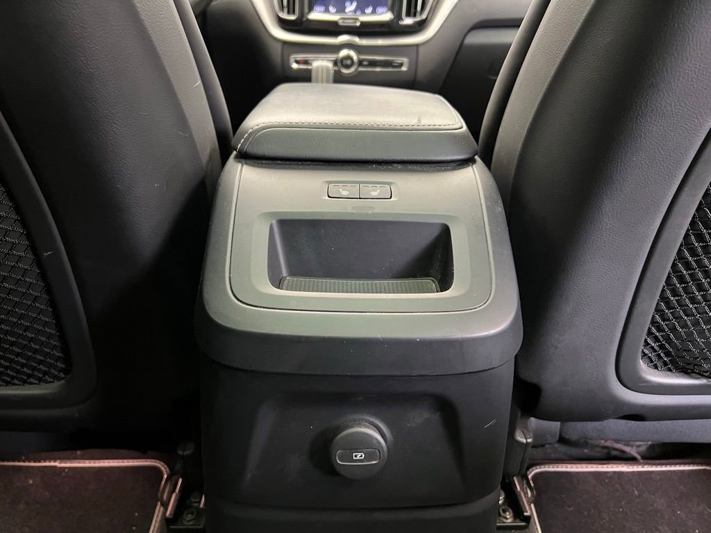 Used 2021 Volvo XC60 T8 R-Design w/ Advanced Package image 9