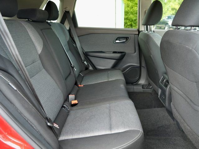 Used 2023 Nissan Rogue SV image 10