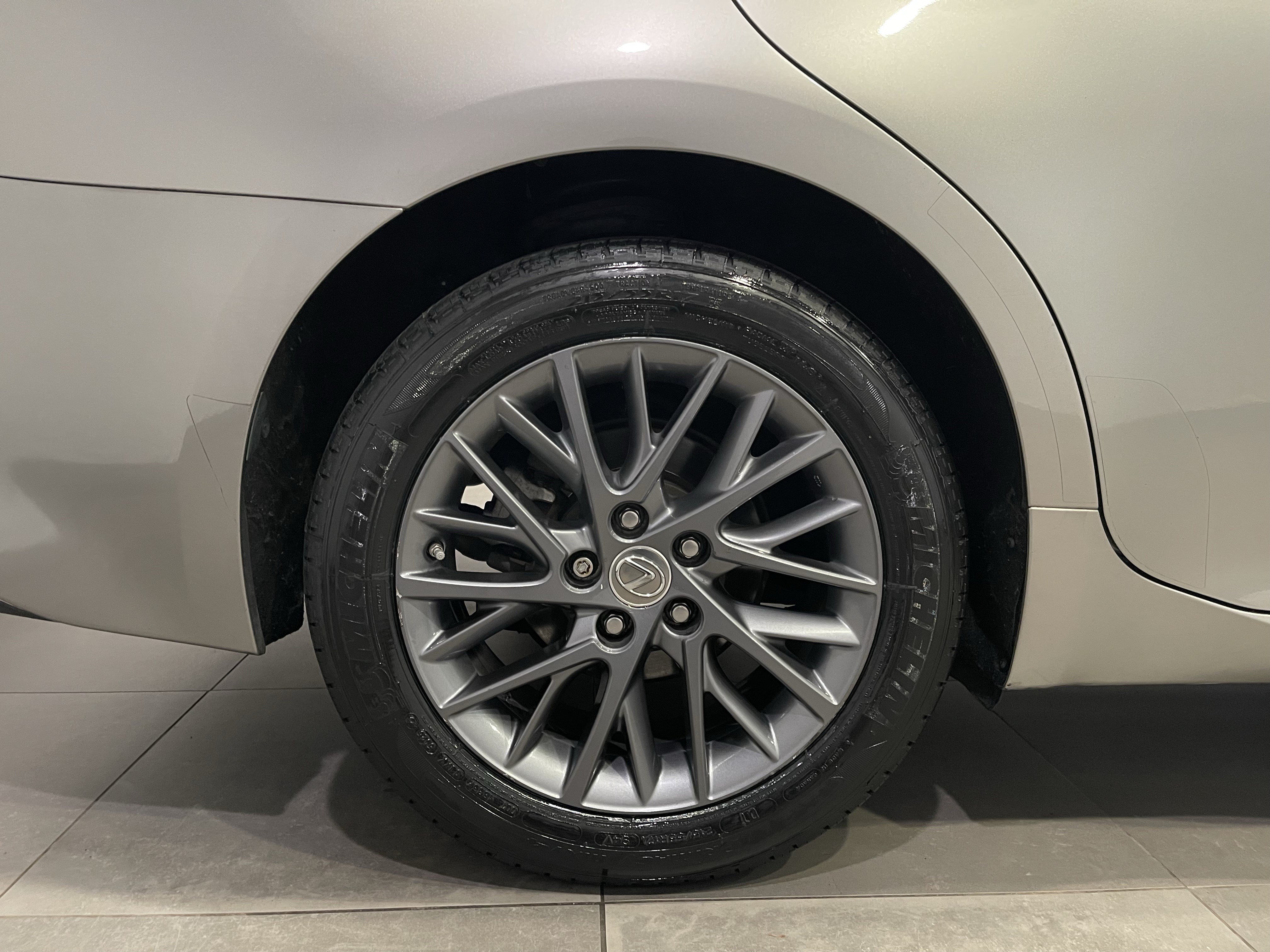 Used 2018 Lexus ES 350 w/ Premier Package FWD image 9