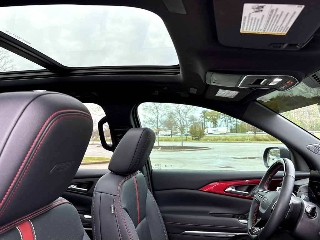 Used 2025 Chevrolet Traverse RS image 6