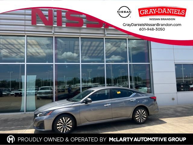 Used 2024 Nissan Altima 2.5 SV FWD image 1