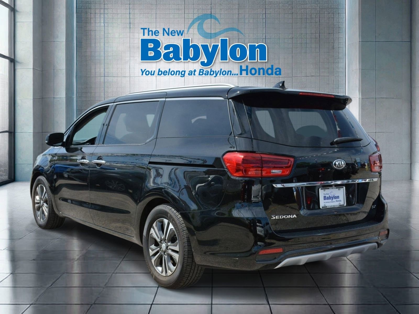 Used 2019 Kia Sedona SX FWD image 3