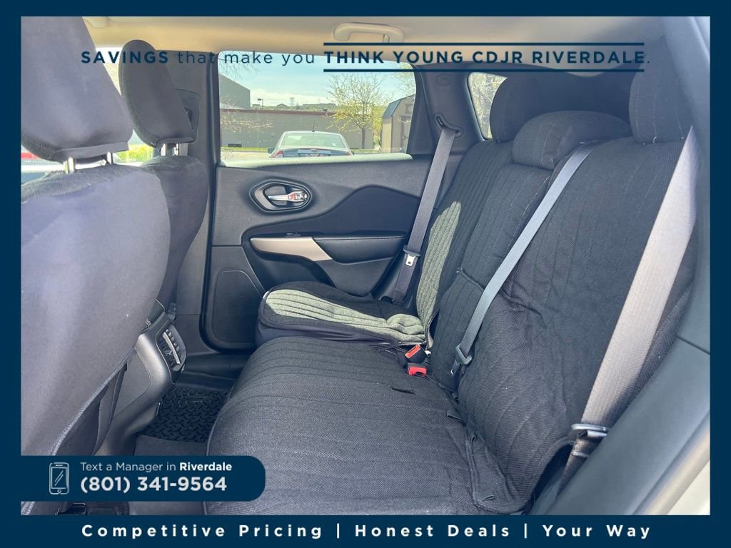 Used 2017 Jeep Cherokee Latitude w/ Comfort & Sound Group image 10