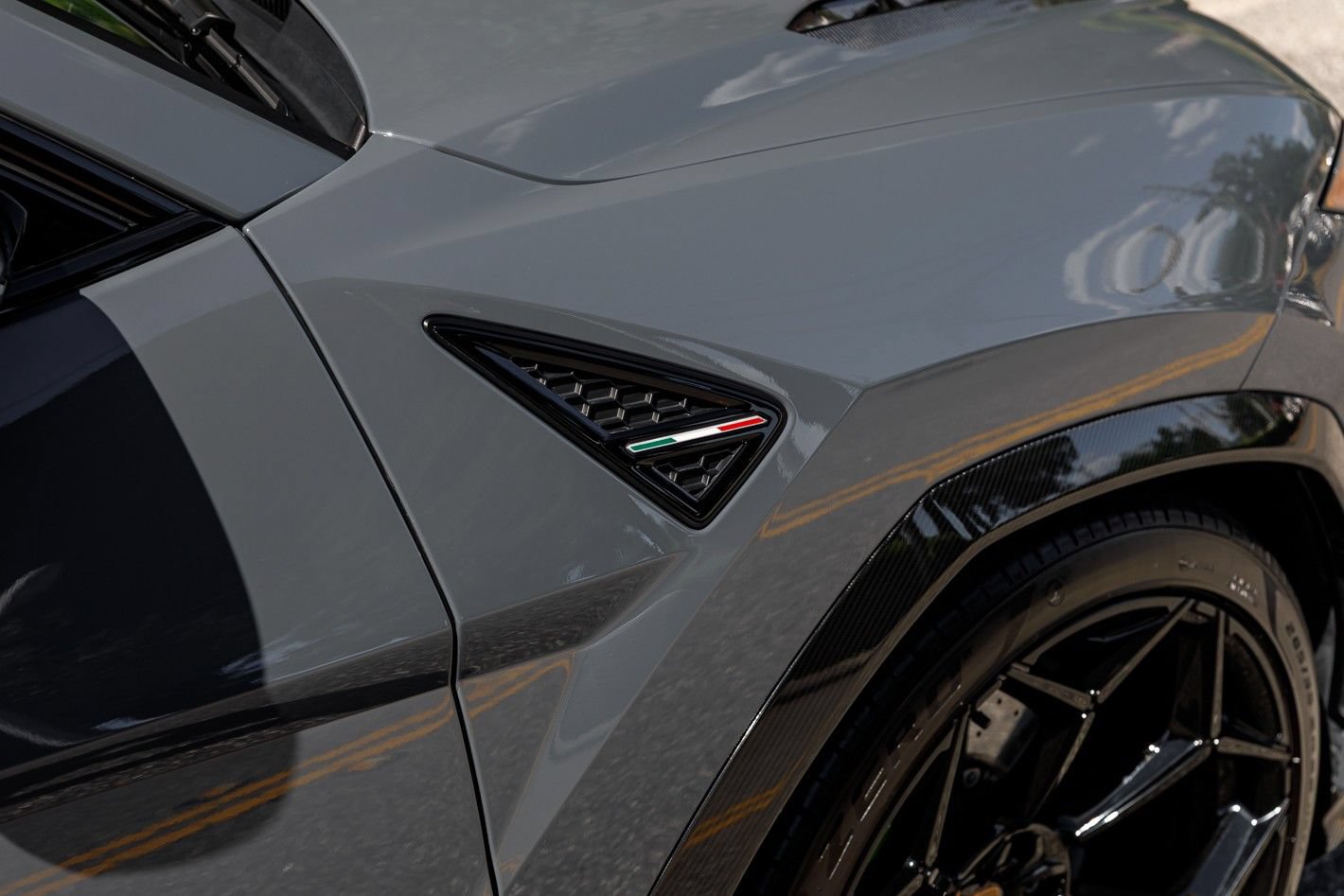 Used 2023 Lamborghini Urus Performante AWD/4WD image 22