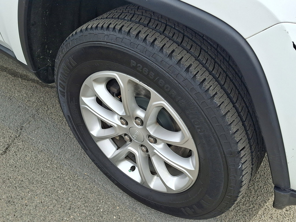 Used 2021 Jeep Grand Cherokee Laredo image 9