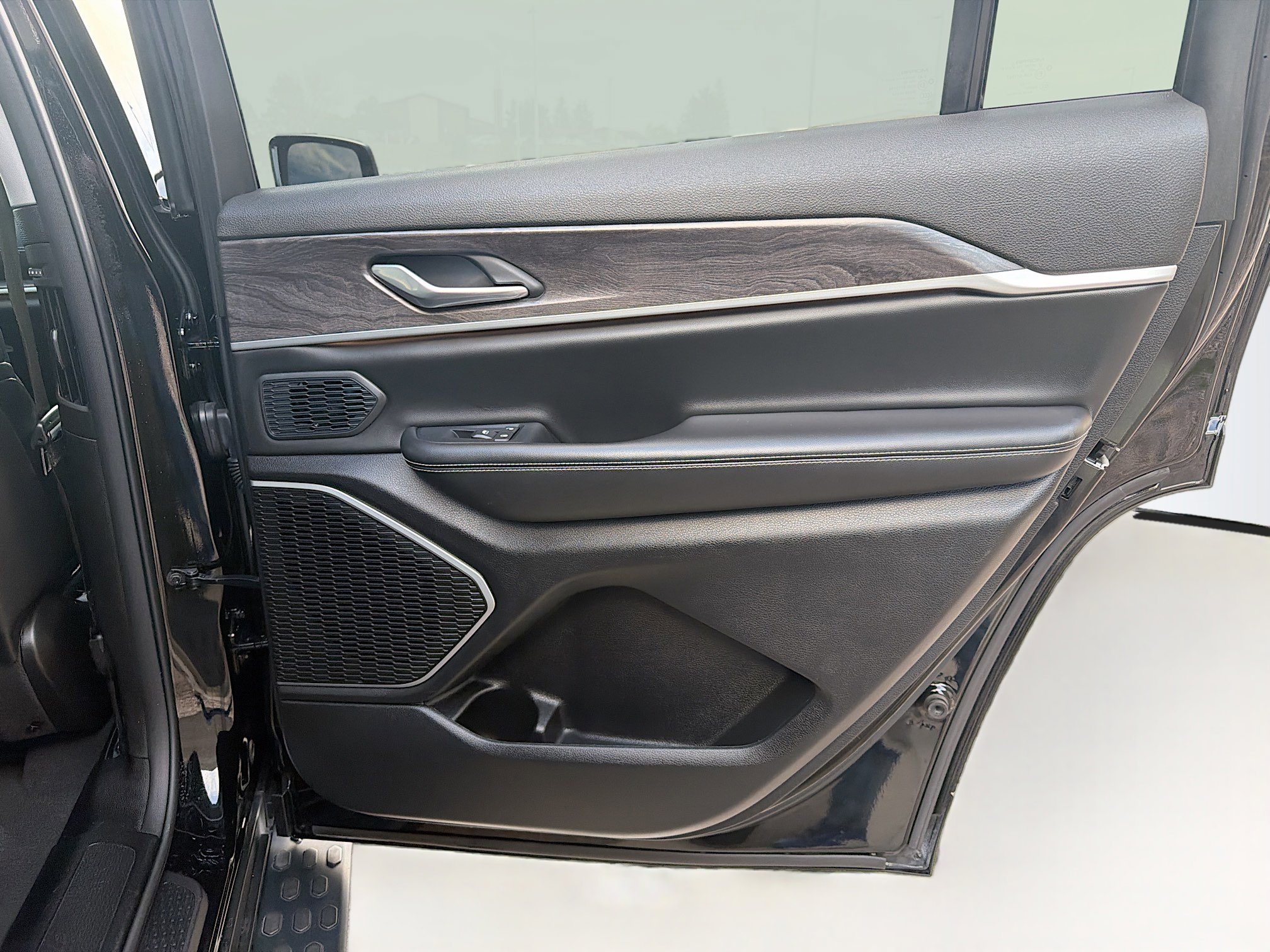 Used 2024 Jeep Grand Cherokee L Limited image 33