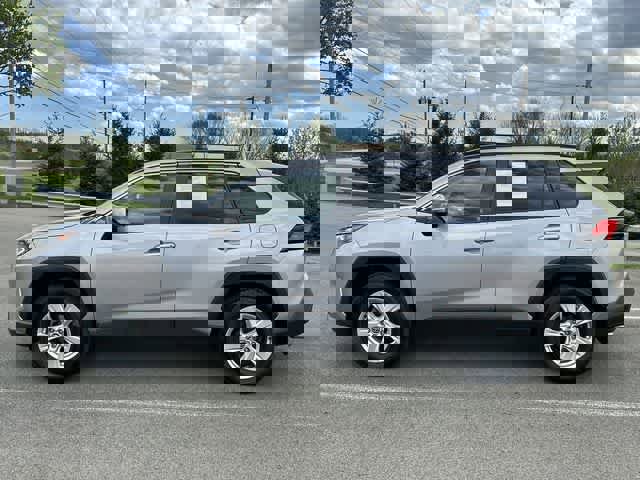 Used 2021 Toyota RAV4 XLE image 2