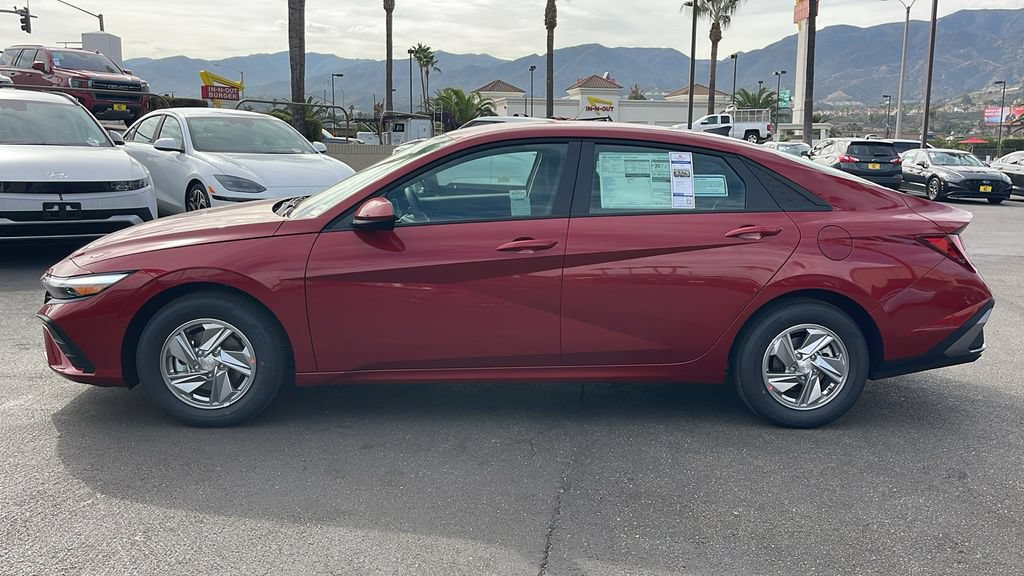 Used 2026 Hyundai Elantra SE FWD image 13