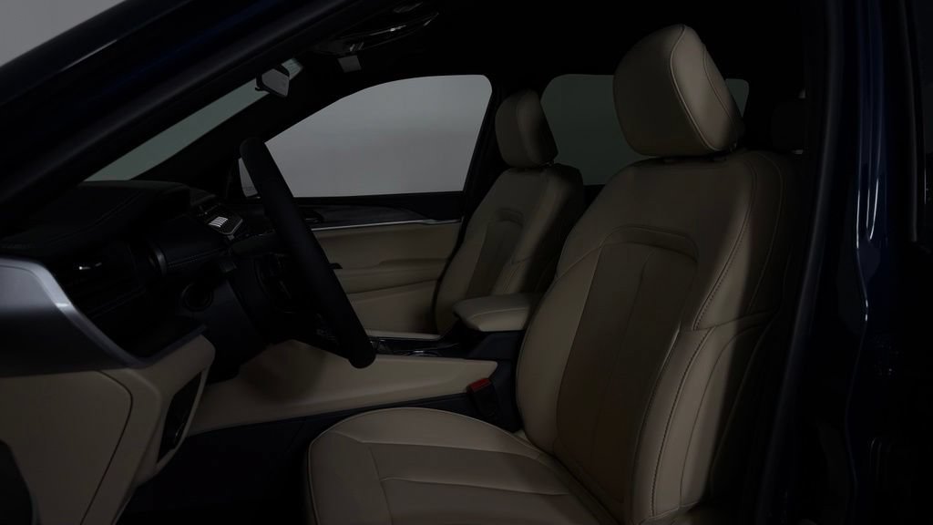 New 2026 Jeep Grand Cherokee L Limited w/ Limited Altitude Package AWD/4WD image 15