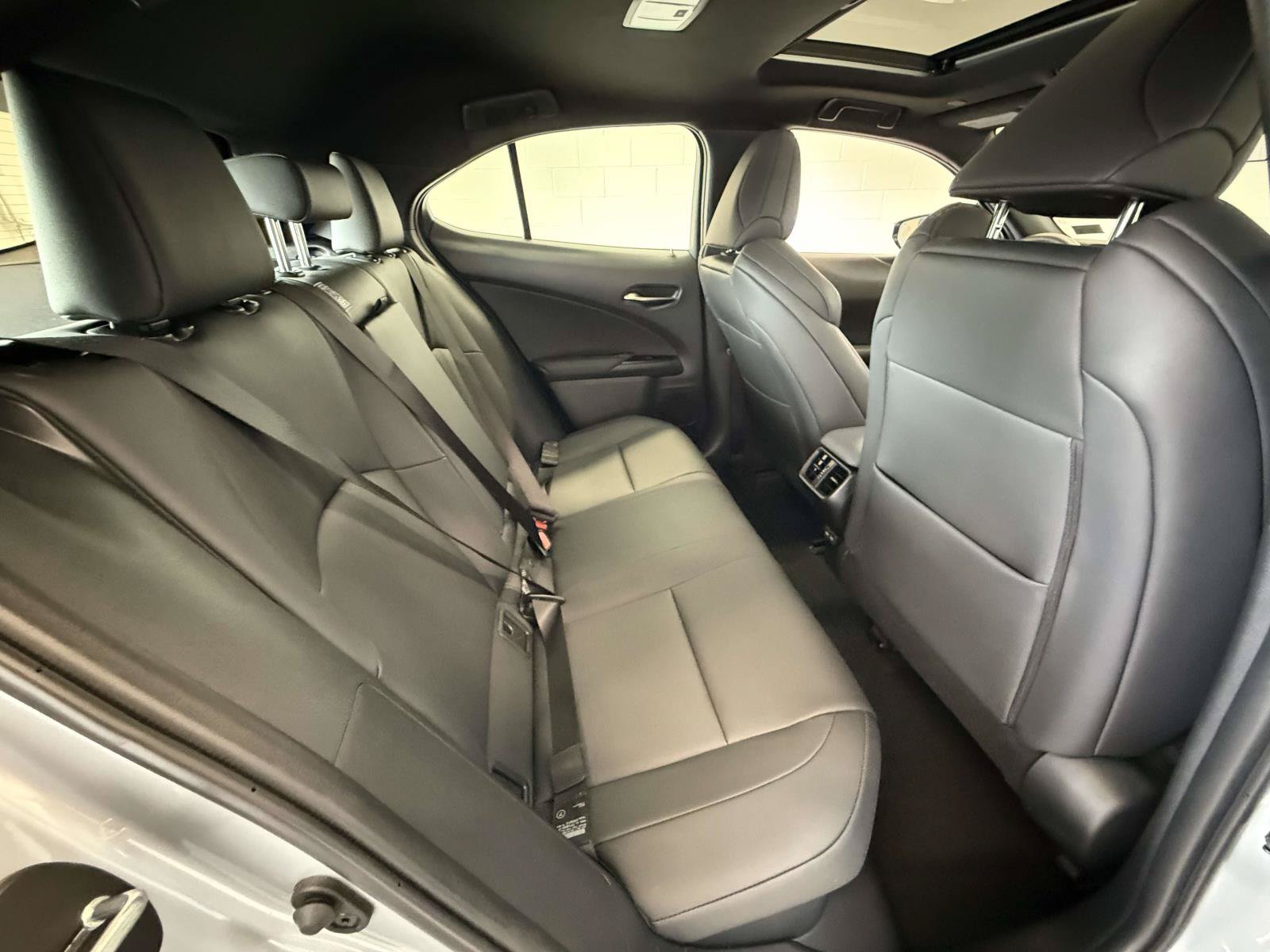 Used 2023 Lexus UX 250h F Sport AWD/4WD image 16