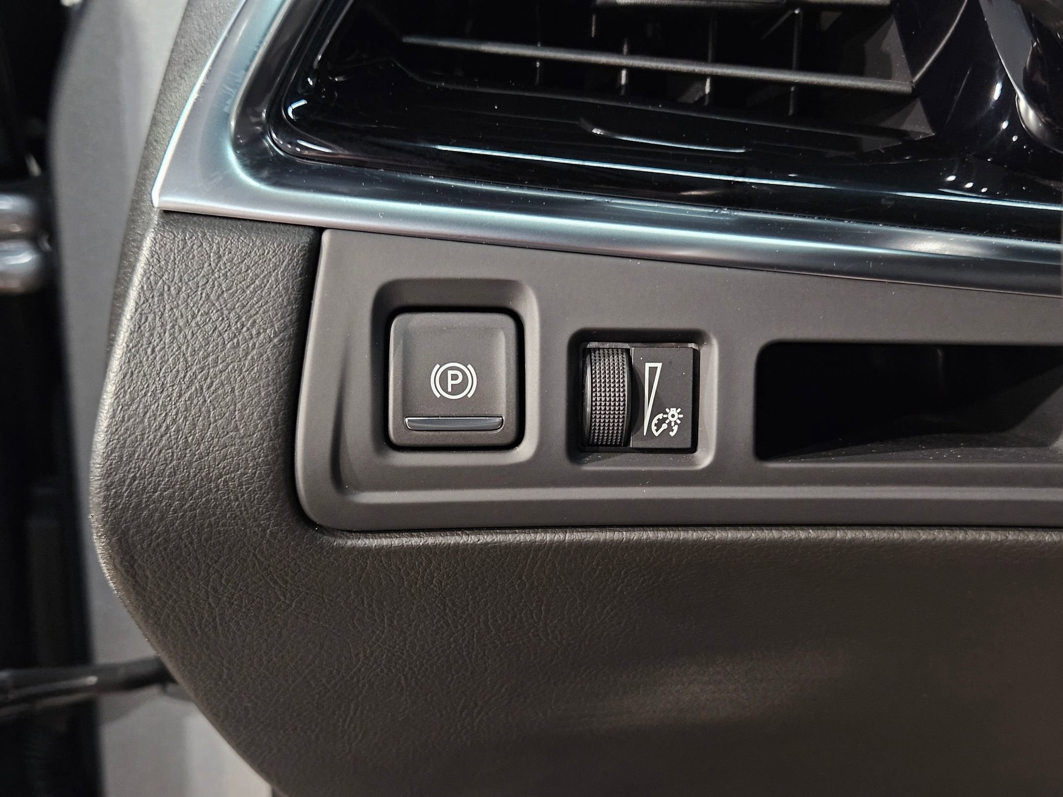 Used 2025 Cadillac XT6 Premium Luxury image 26