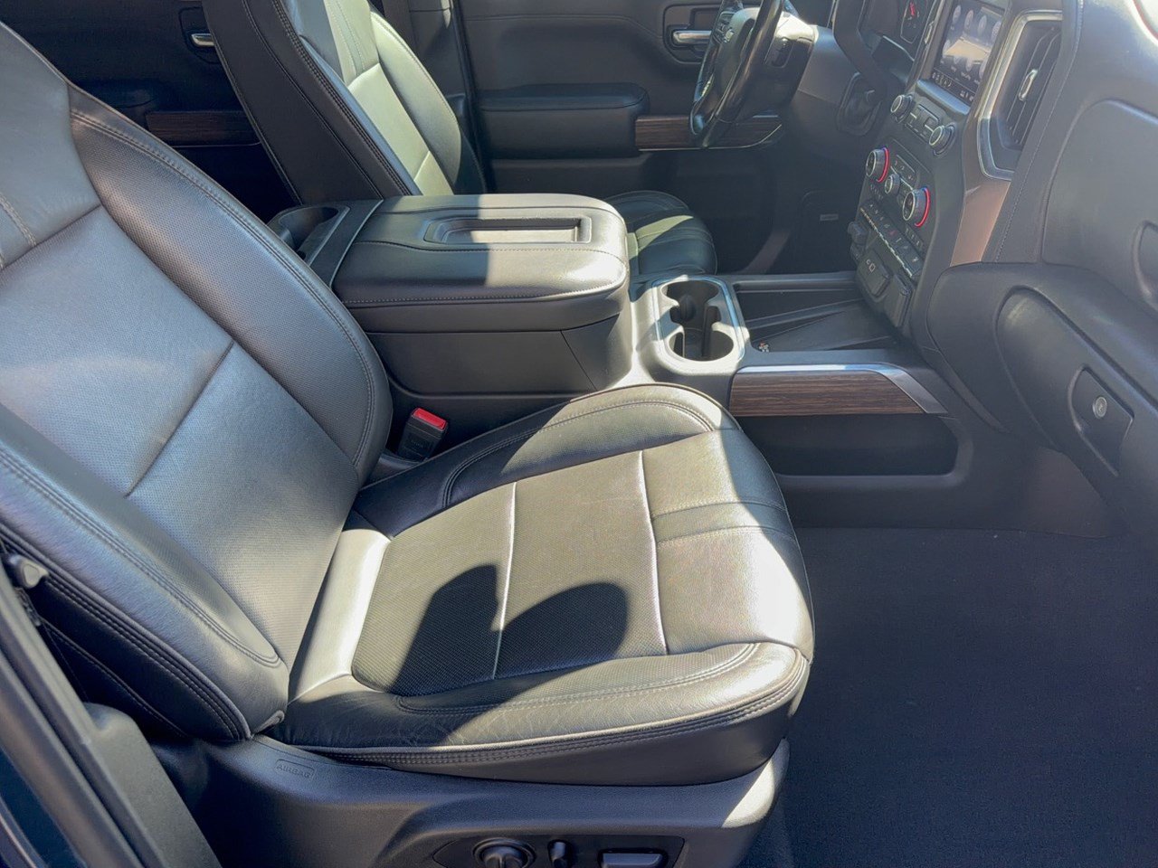 Used 2019 Chevrolet Silverado 1500 High Country w/ Technology Package AWD/4WD image 30