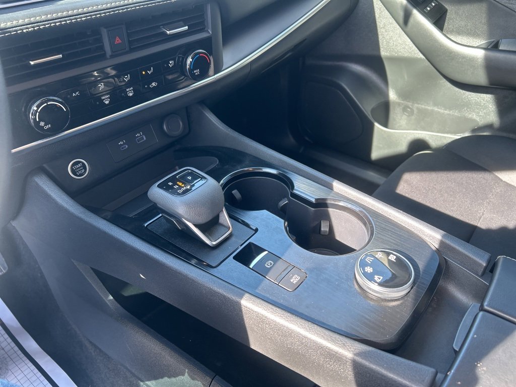 Used 2023 Nissan Rogue S image 18