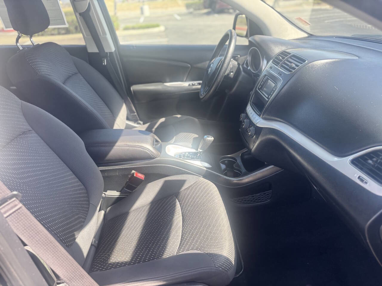 Used 2017 Dodge Journey SXT w/ Comfort/Convenience Group image 23