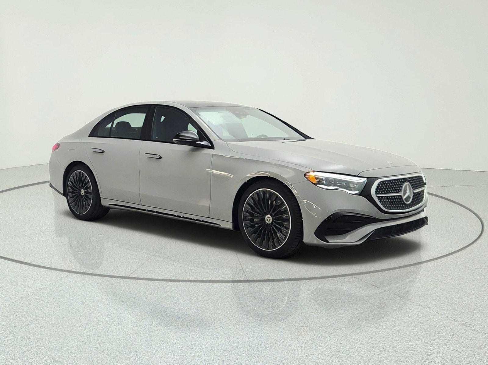 New 2027 Mercedes-Benz E 450 4MATIC Sedan image 3
