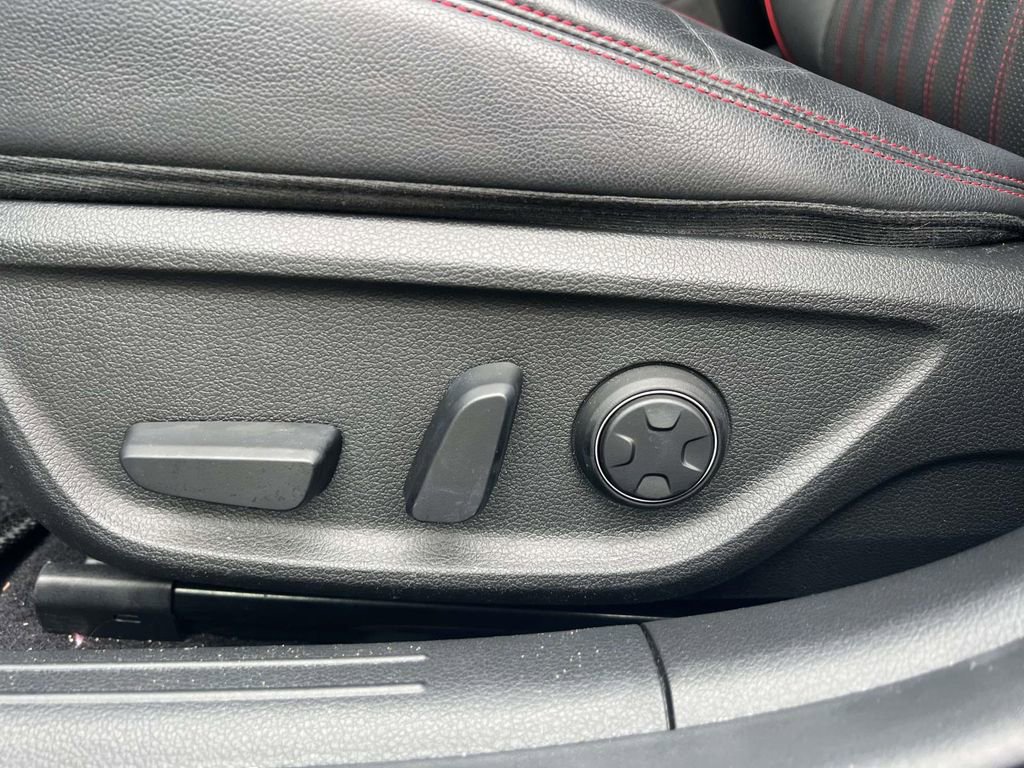 Certified 2023 Genesis G70 2.0T w/ Sport Prestige Package image 19