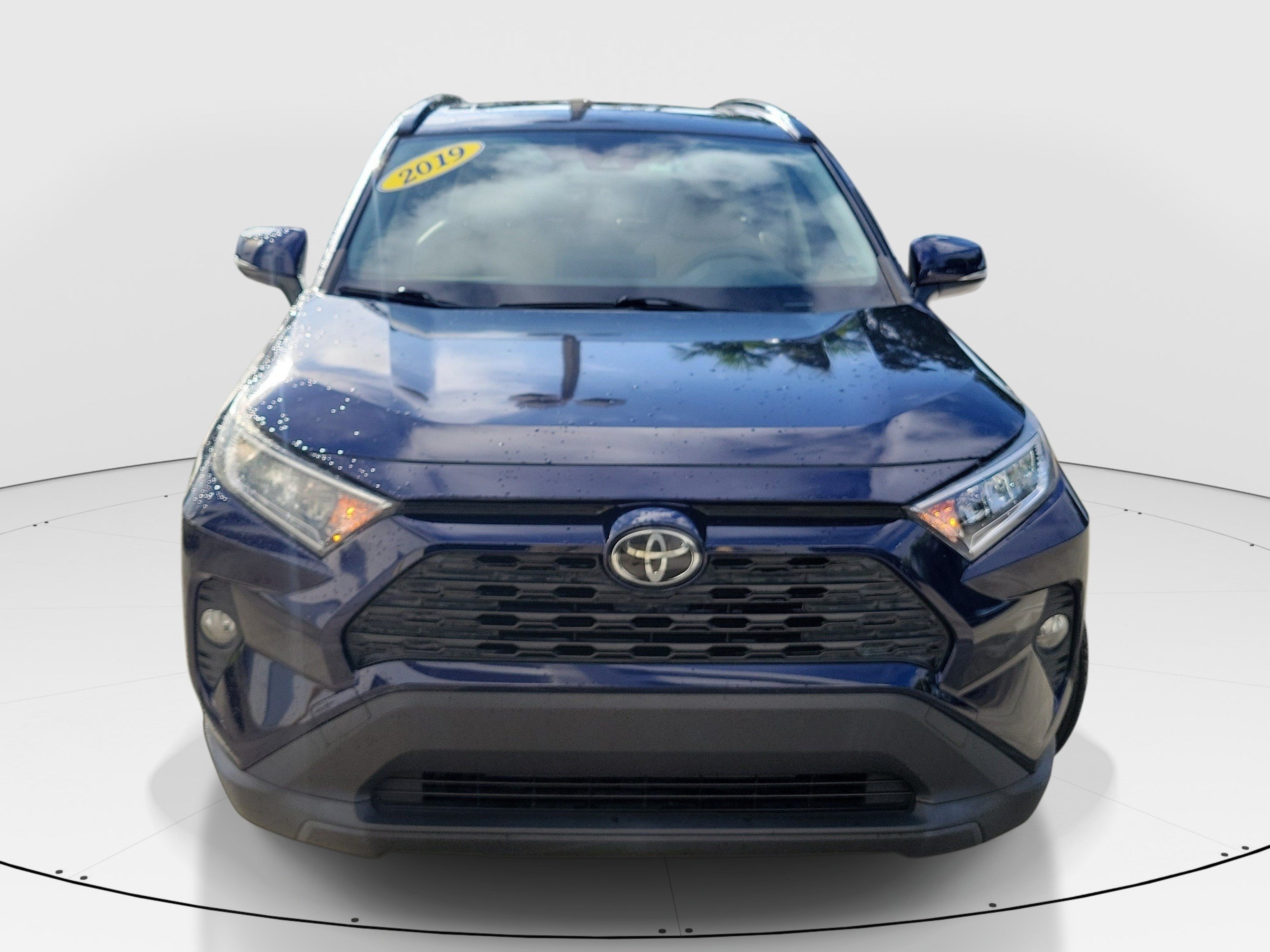 Used 2019 Toyota RAV4 XLE Premium FWD image 2
