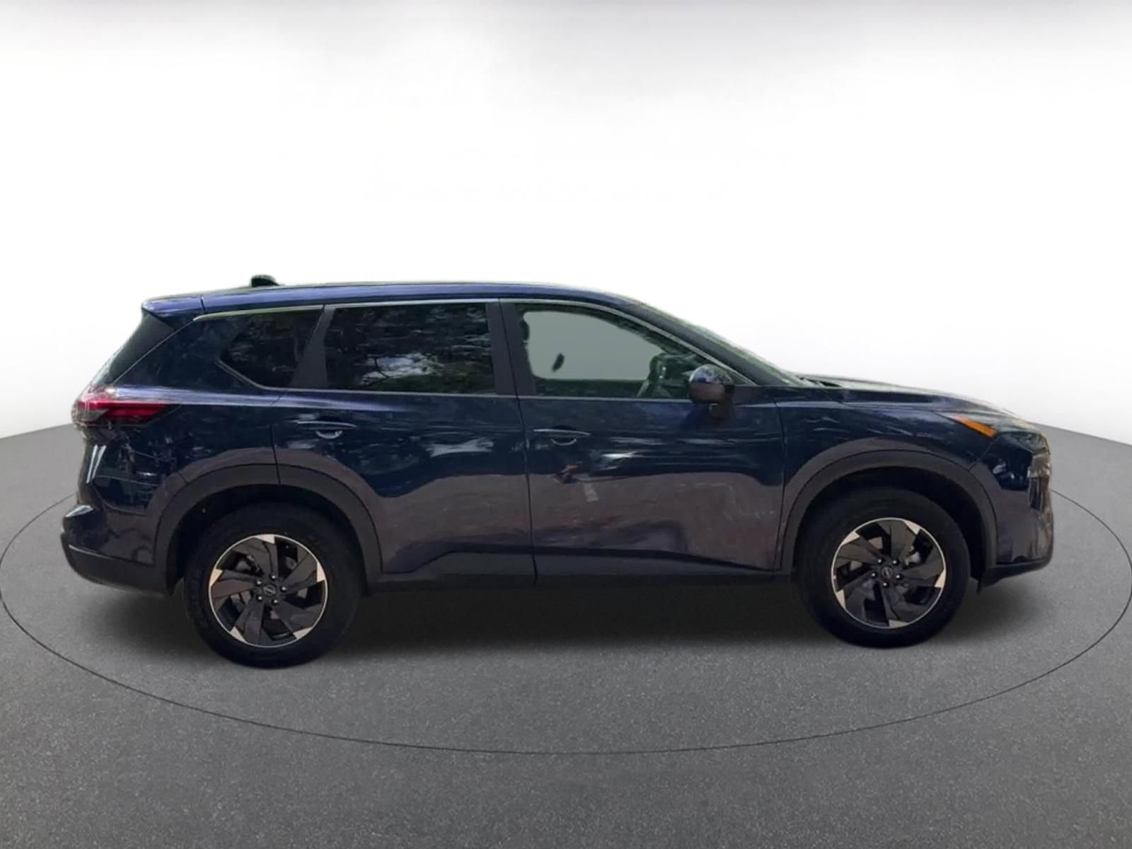 Used 2025 Nissan Rogue SV FWD image 16