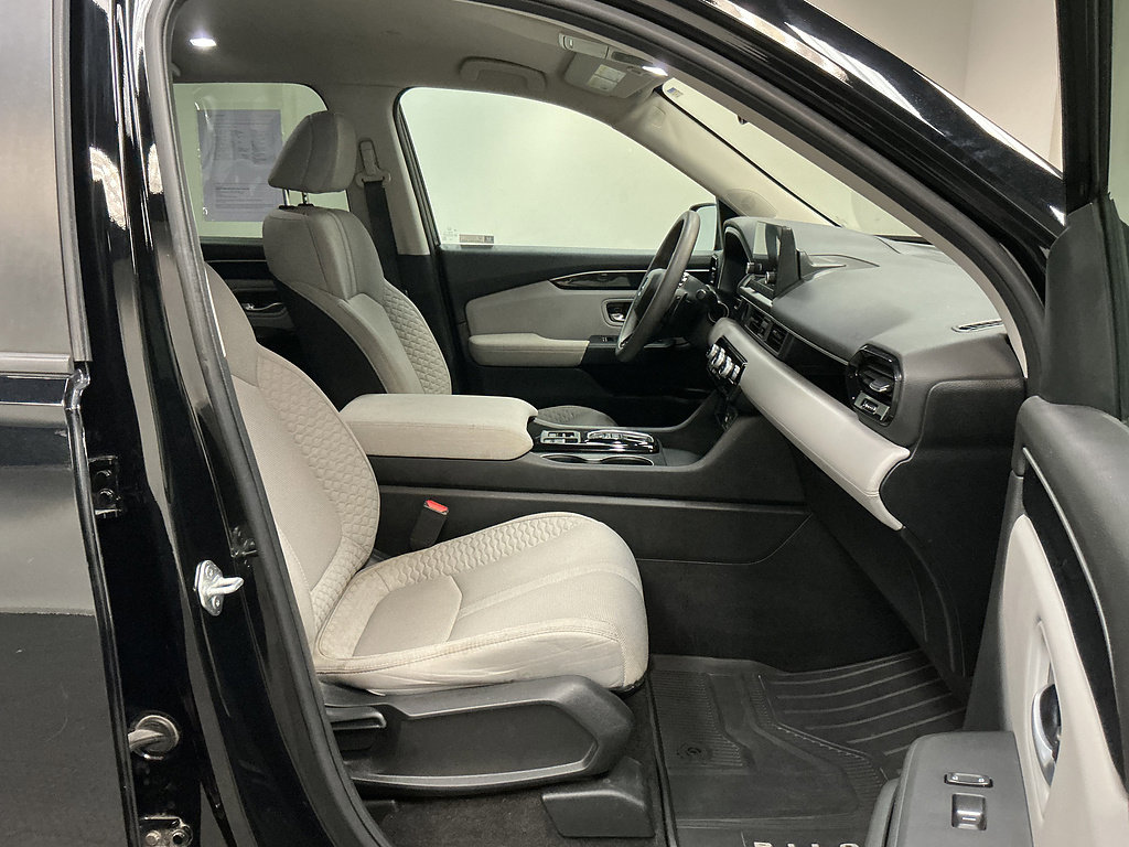 Used 2023 Honda Pilot LX image 32