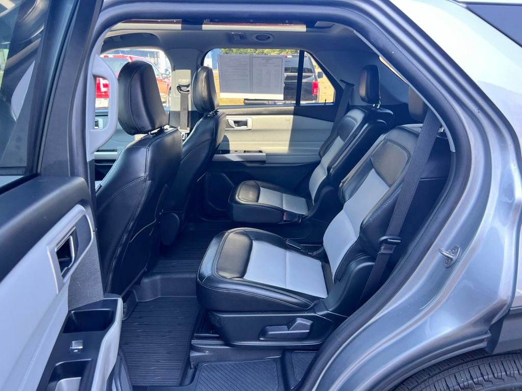 Used 2022 Ford Explorer XLT w/ Equipment Group 202A image 25